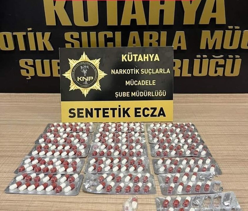 UYUŞTURUCU HAPLARI SATTIĞI BELİRLENEN 1 KİŞİ TUTUKLANDI