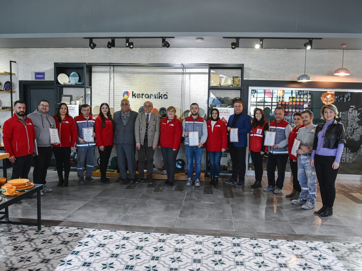 KERAMİKA ÇALIŞANLARINA KIZILAY’DAN MADALYA