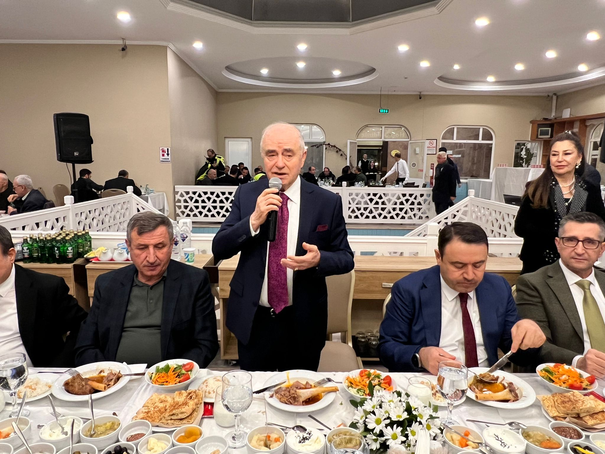 İSMET GÜRAL DOSTLARINI İFTAR SOFRASINDA AĞIRLADI