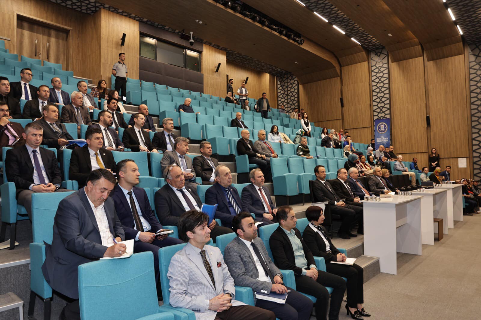 BAŞKAN KAHVECİ, HALK GÜNÜNDE KÜTAHYALILARLA BULUŞTU