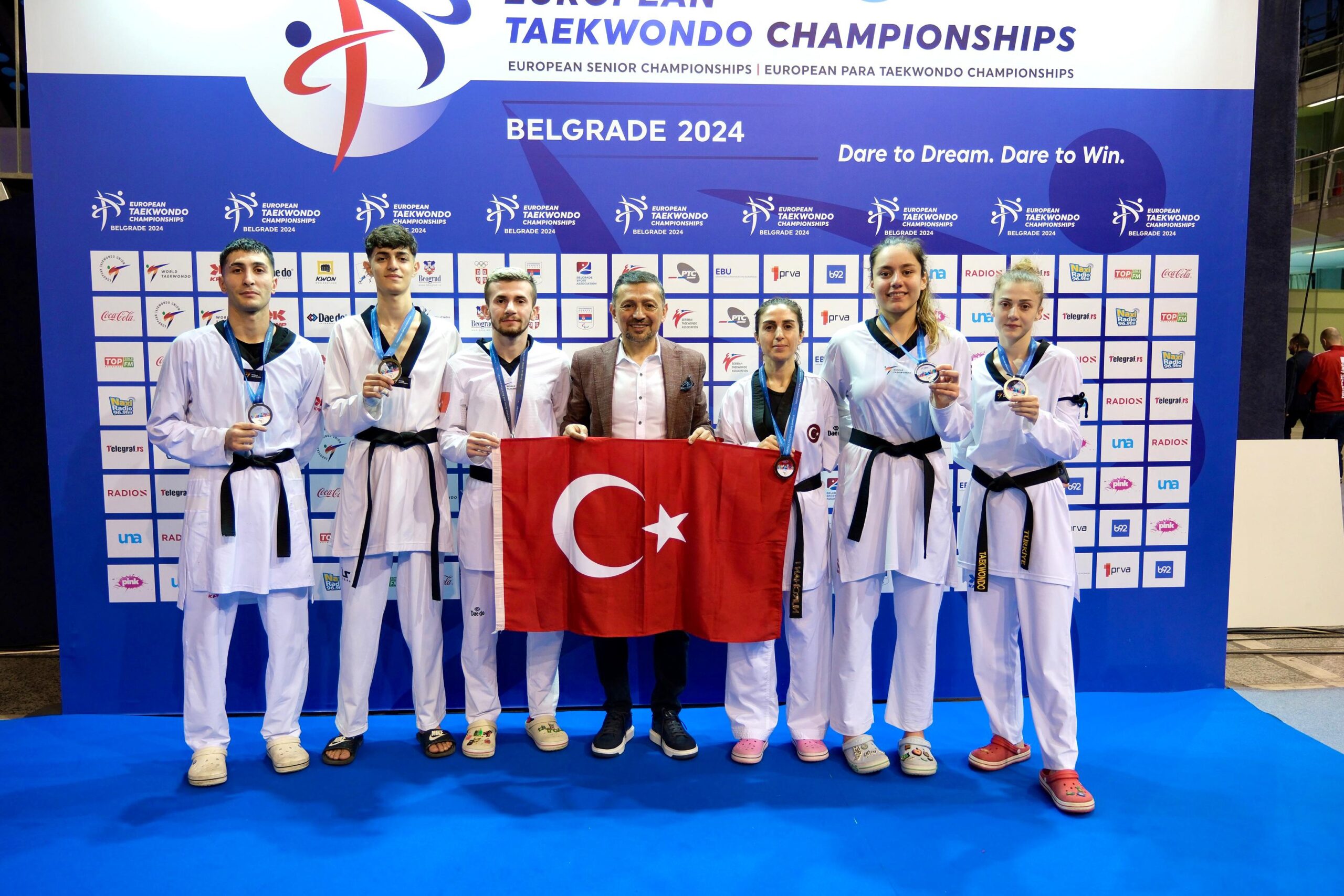 ERBAŞ SIRBİSTAN’DA MİLLİ SPORCULARI YALNIZ BIRAKMADI