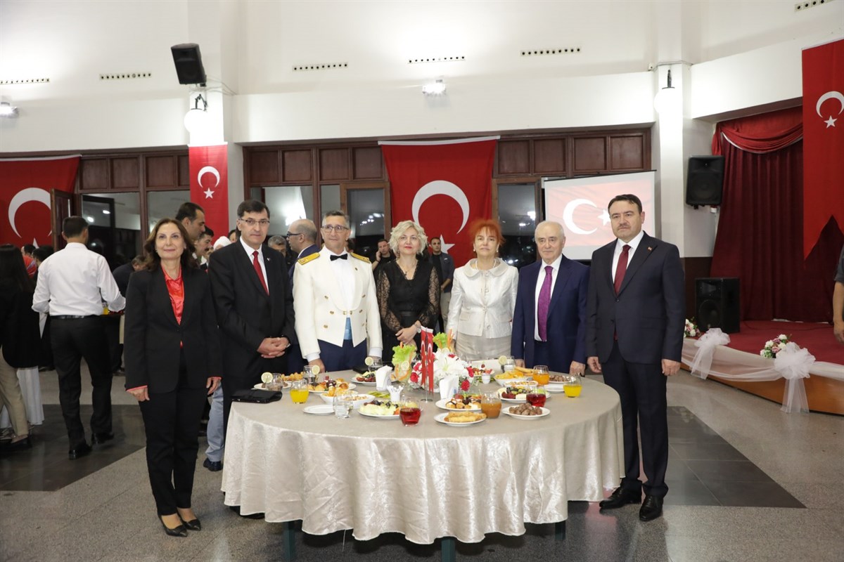 KÜTAHYA’DA PROTOKOL, 30 AĞUSTOS ZAFER BAYRAMI KABUL TÖRENİ’NDE BULUŞTU
