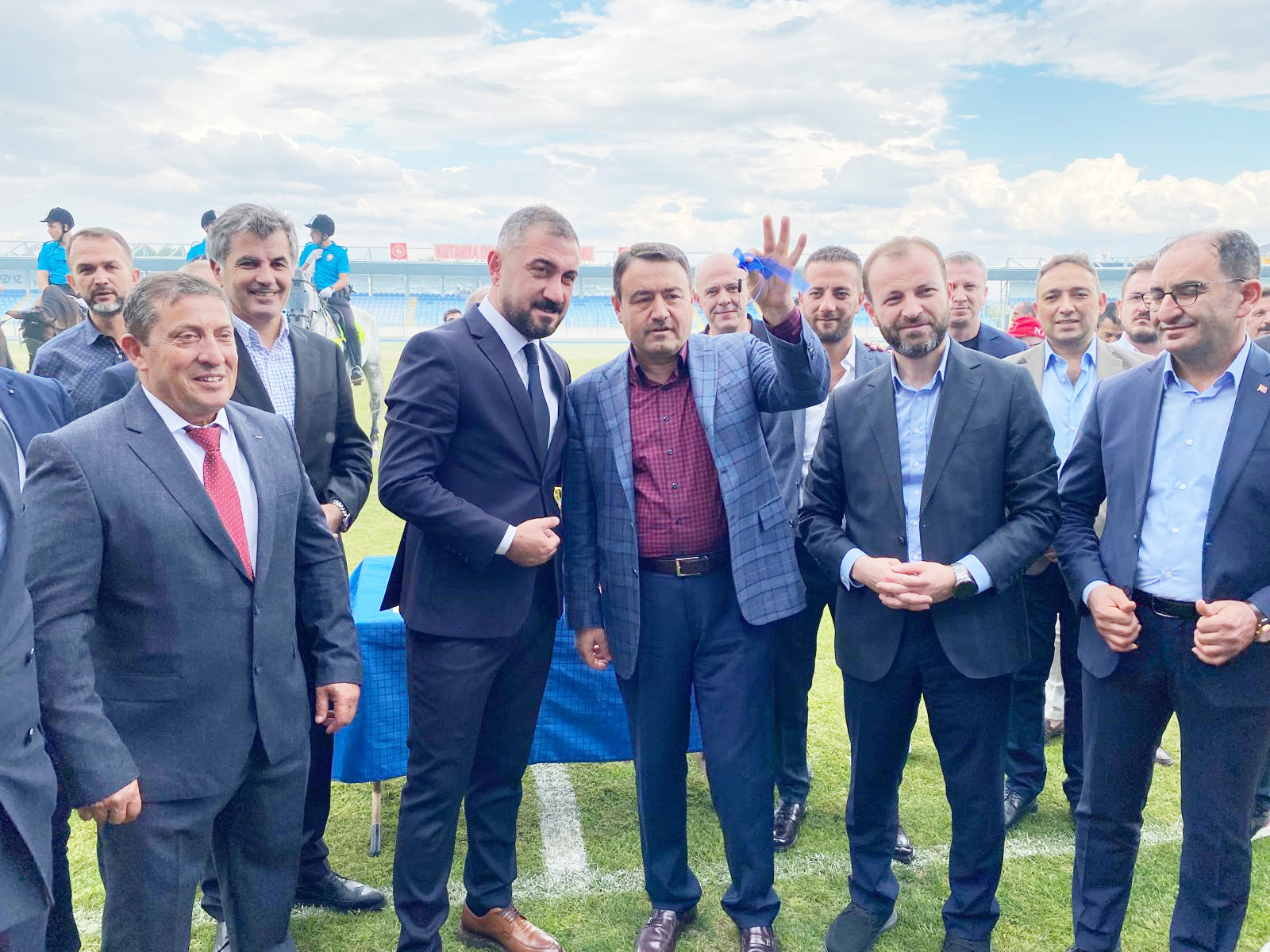 BELEDİYE KÜTAHYASPOR, YENİ TAKIM OTOBÜSÜNE KAVUŞTU