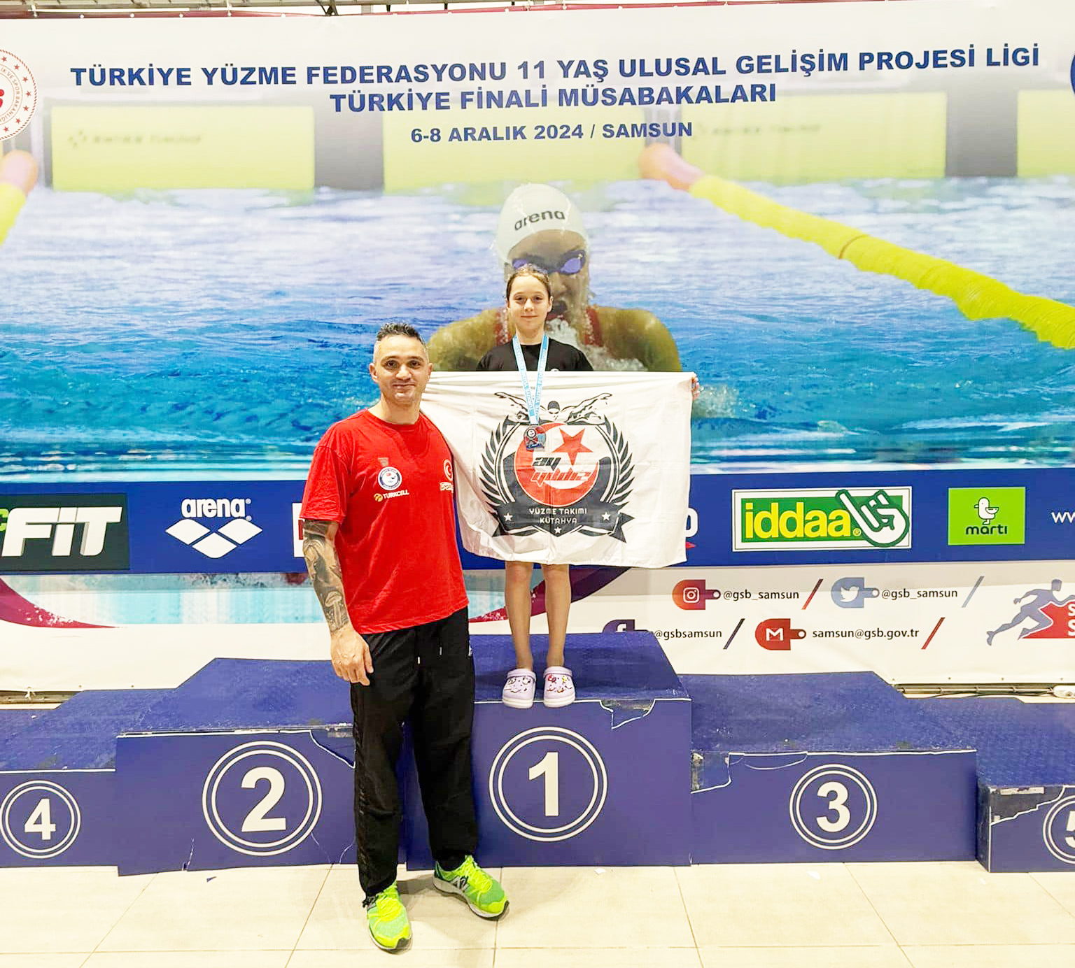YÜZME TÜRKİYE FİNALLERİ’NDE MADALYA YAĞMURU
