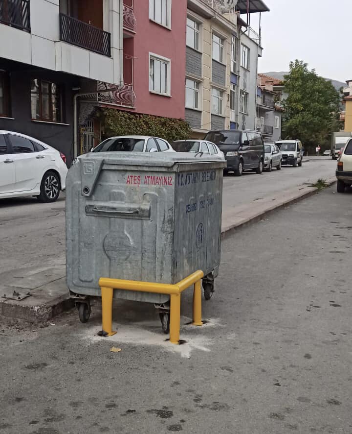 ÇÖP KONTEYNERLERİ, DELİK VE KIRIK