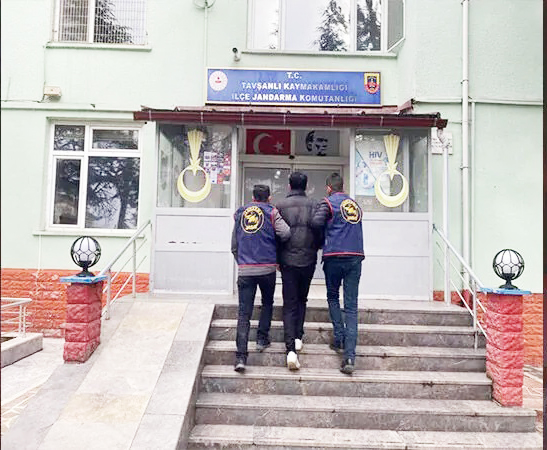 KÜTAHYA’DA JANDARMA ARANAN 98 KİŞİYİ YAKALADI
