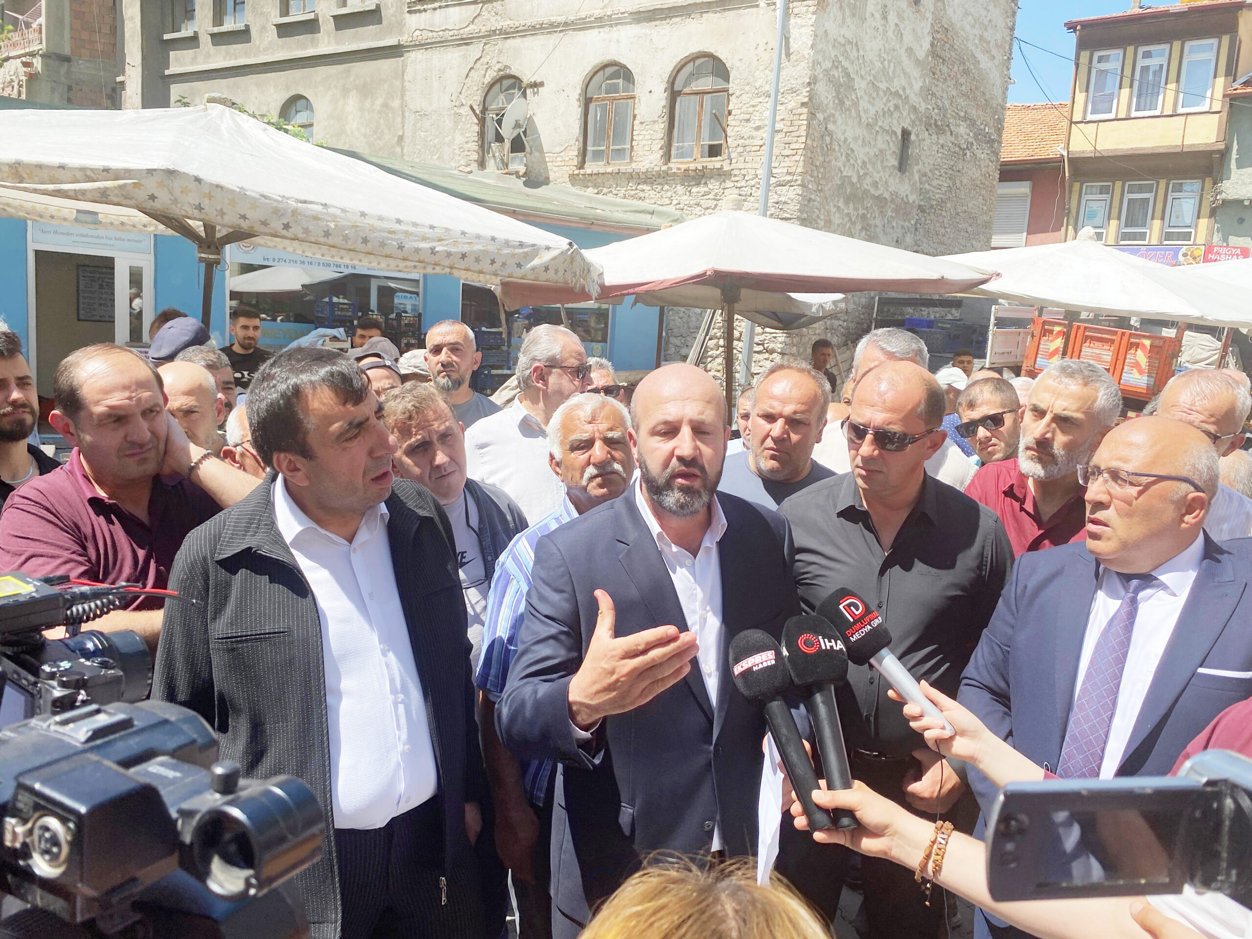 GEREKİRSE EYLEMDE YAPARIZ AÇLIK GREVİ DE YAPARIZ