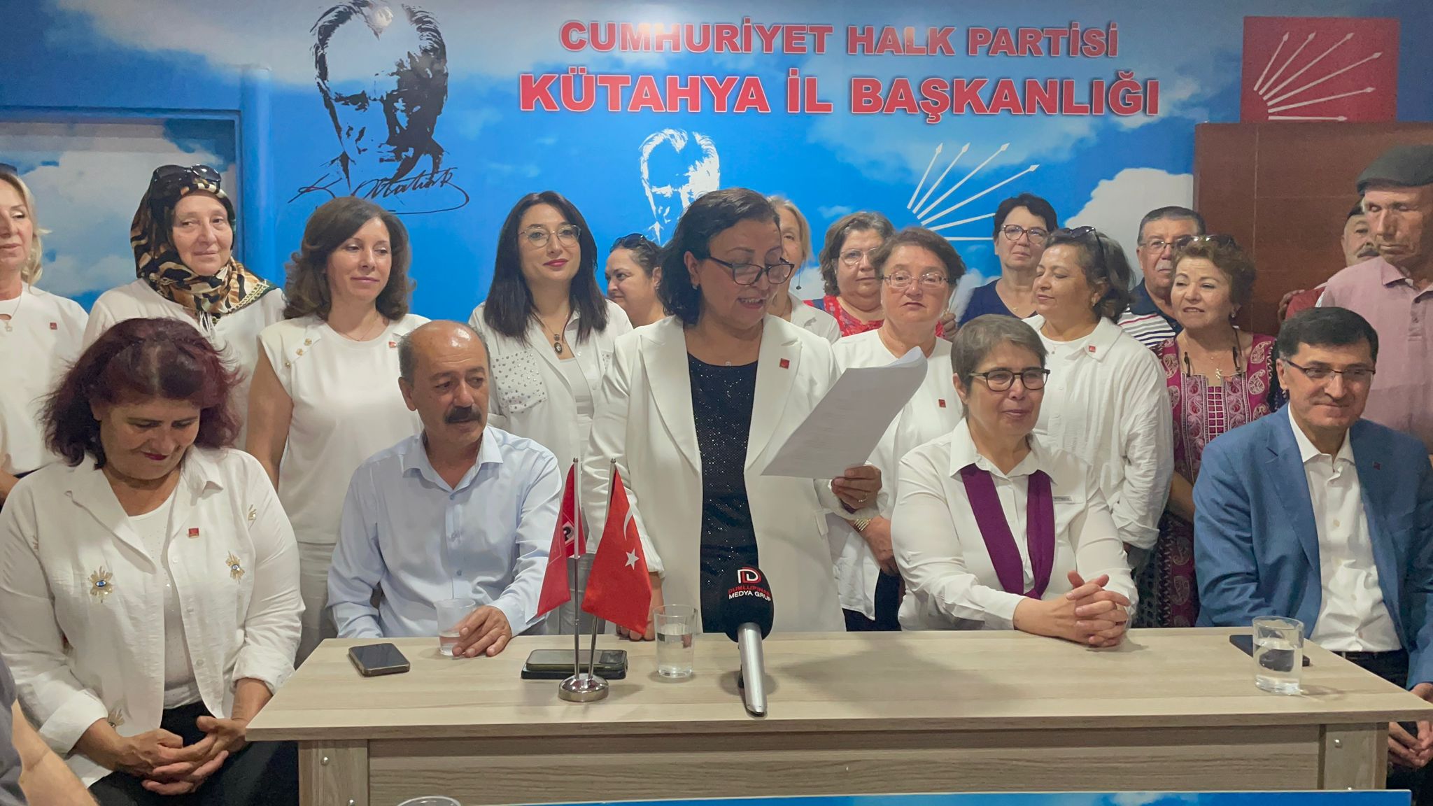 CHP’DE ZELİHA SARI ADAYLIĞINI AÇIKLADI