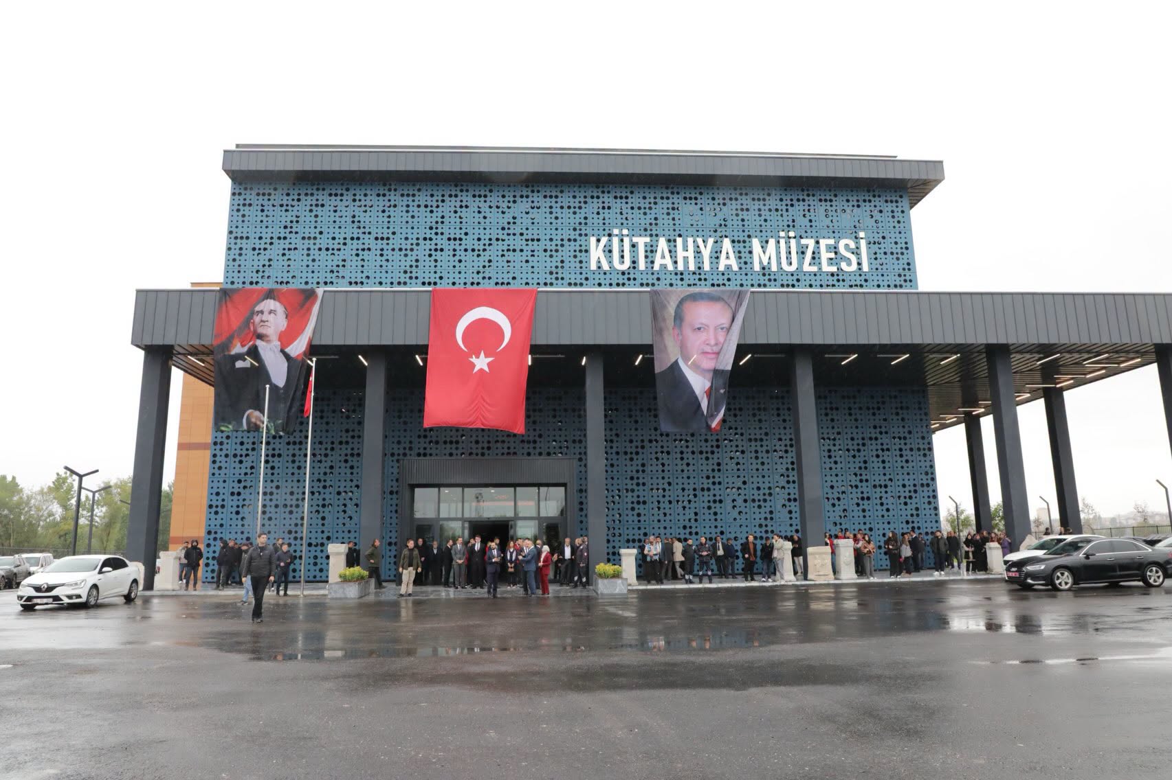 KÜTAHYA MÜZESİ AÇILDI. MÜZE’DE 62 BİN 701 ESER BULUNUYOR